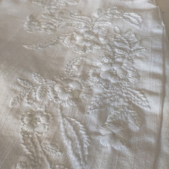 Alfred Dunner Women's White Embroidered Stretch Capri Jeans Pants Sz 16W… - Picture 6 of 9